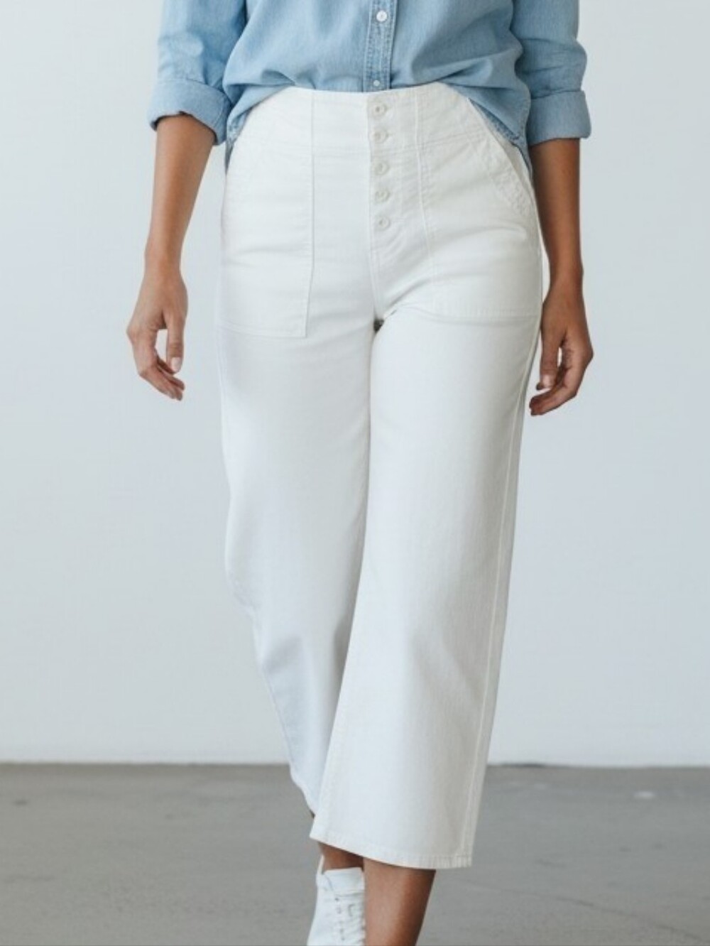 GAP Optic White Cropped Button Fly Pants 6